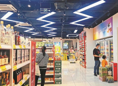 折扣连锁零售店异军突起 临期食品为引流工具二三线产品“唱主角” 